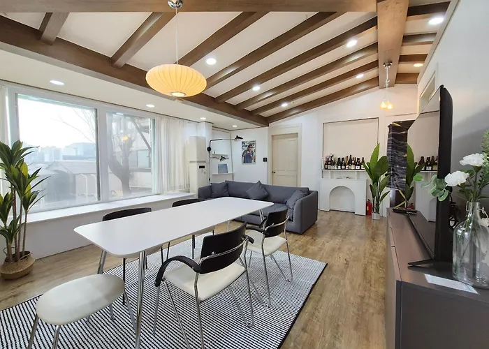 Com'a Hongdae 3bedroom Subway5min アパート *