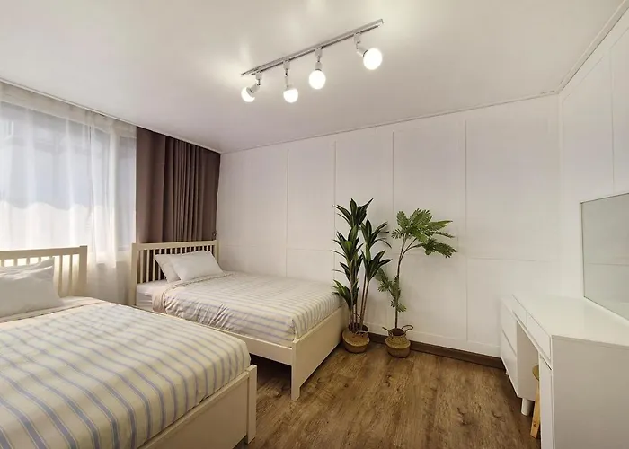 アパート Com'a Hongdae 3bedroom Subway5min ソウル特別市