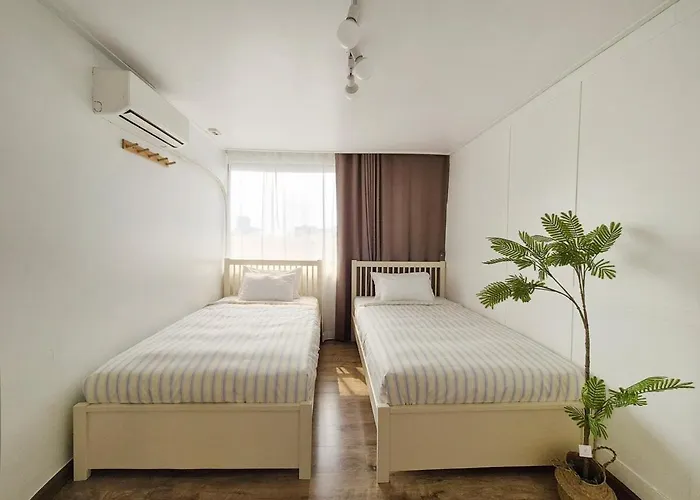 Com'a Hongdae 3bedroom Subway5min アパート